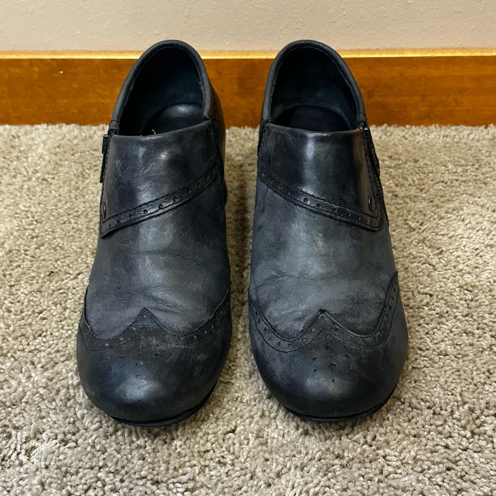 Born Charcoal Grey size 11 Ankle booties